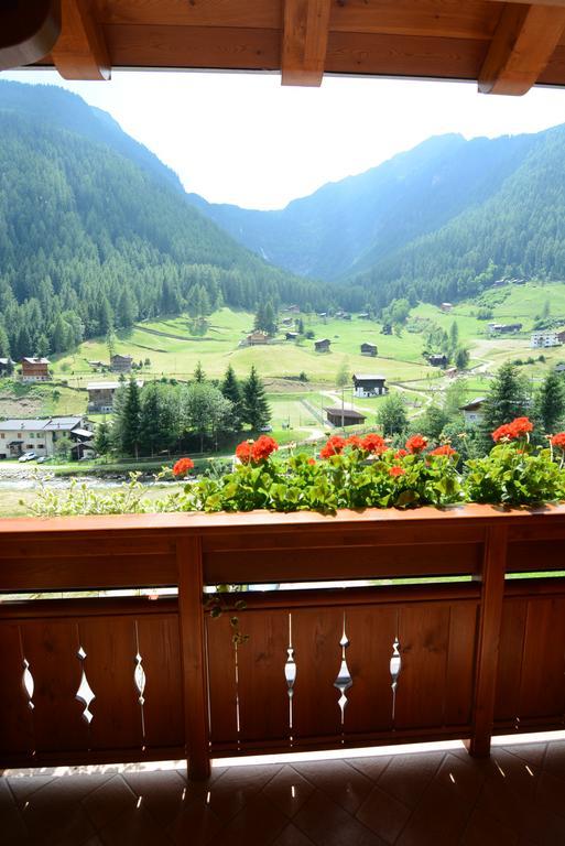 Casa Elena Lägenhet Rabbi Exteriör bild