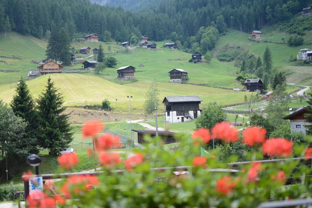 Casa Elena Lägenhet Rabbi Exteriör bild