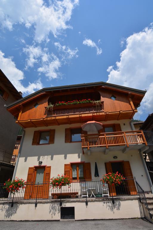 Casa Elena Lägenhet Rabbi Exteriör bild
