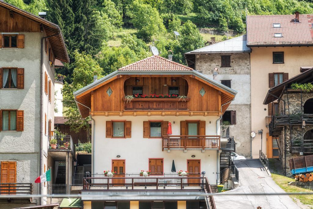 Casa Elena Lägenhet Rabbi Exteriör bild